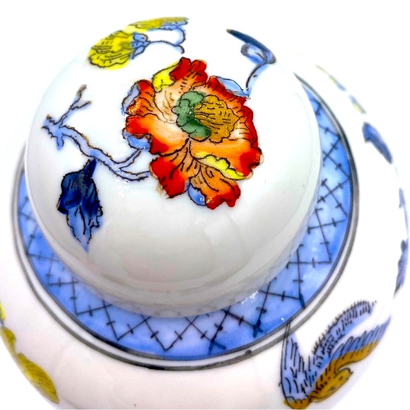 Vintage Japanese Porcelain Ginger Jar Decorated In Hong Kong Hand painted - Picture 4 of 6